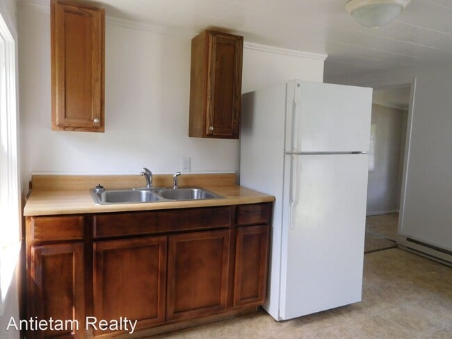 Building Photo - 2 br, 1 bath House - 17 Beech St.