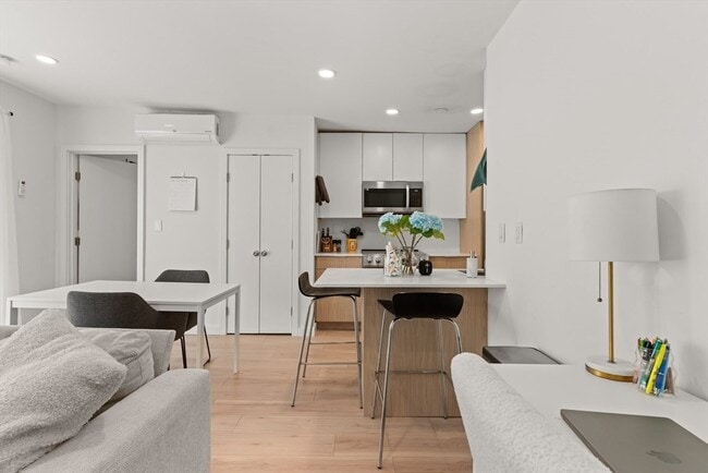 Foto del edificio - 11A Parker Hill Ave