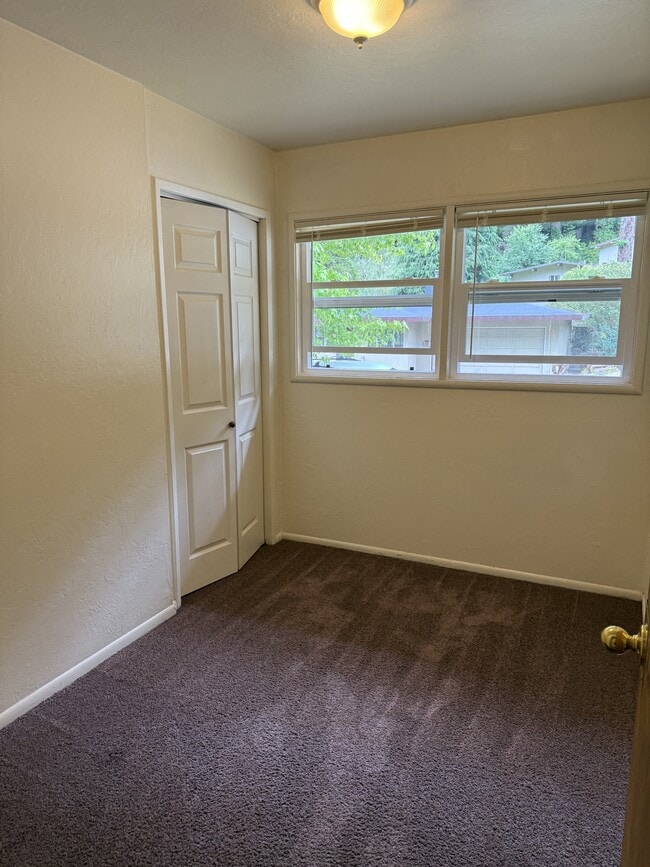 Building Photo - 588 Beverly Dr