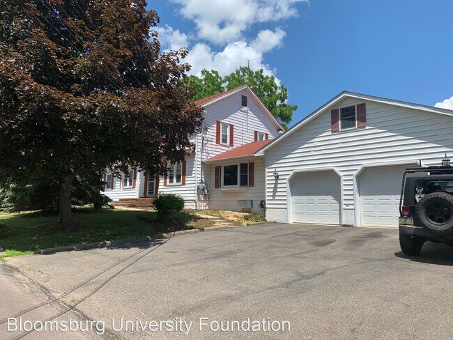 Building Photo - 3 br, 1.5 bath Apartment - 5 York Road