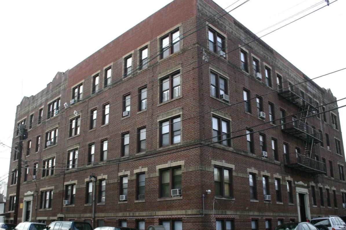 Primary Photo - 7111 Palisade Ave