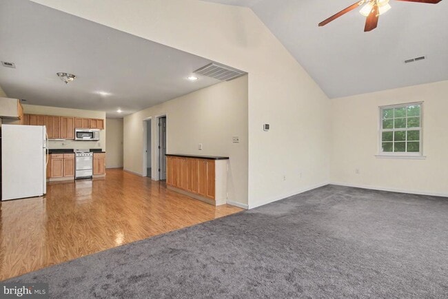 Building Photo - 1702 Oakfield Ave