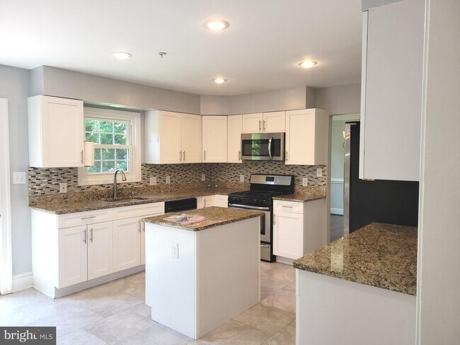 Building Photo - 1108 Swan Creek Rd