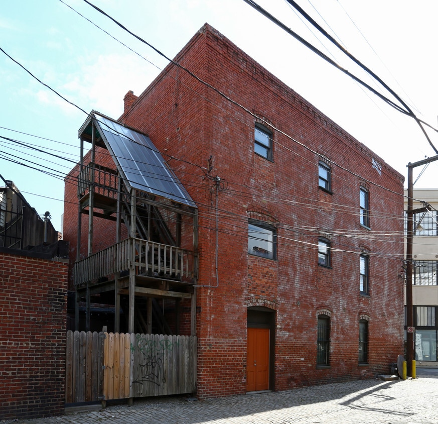Building Photo - 316 Brook Rd