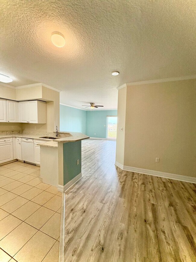 Building Photo - Beautiful 3-bedroom, 2-bath condo