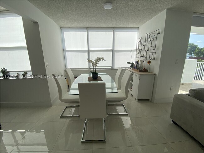 Foto del edificio - 1200 NE Miami Gardens Dr