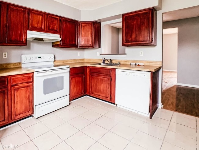 Building Photo - 3 br, 2.5 bath Condo - 10 Barberry Ct