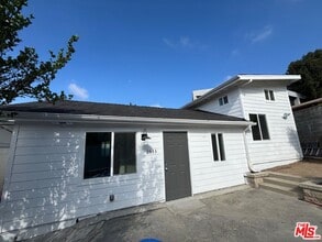 Building Photo - 2533 Mary St