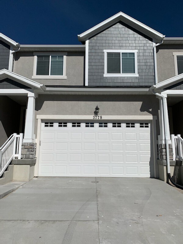 Primary Photo - Pet Friendly Lehi Townhome