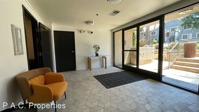 Foto del edificio - 2 br, 2 bath Apartment - 11311 Morrison St...