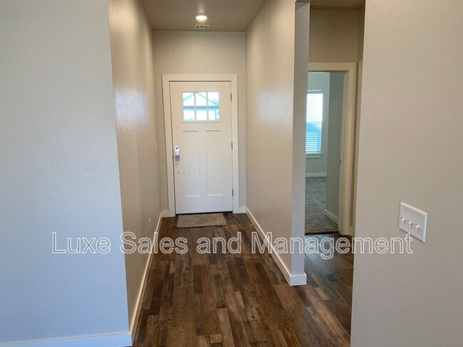 Foto del edificio - 2325 Fallview Dr