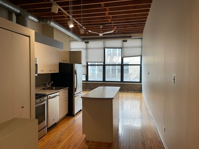 Another view - 3201 N Seminary Ave