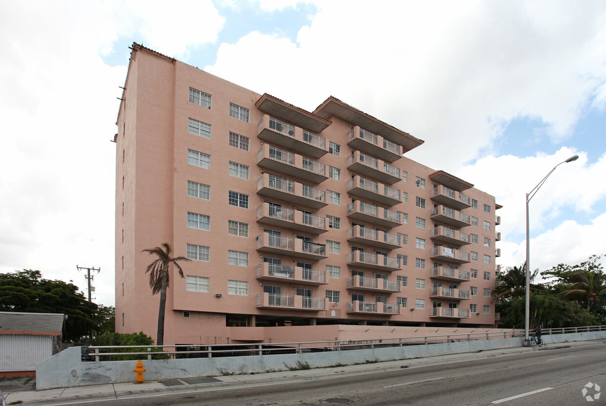 Primary Photo - Elite Riverview Apartments