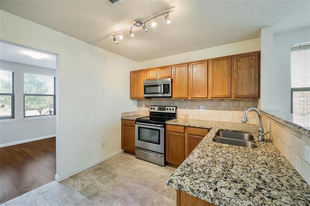 Foto del edificio - 1316 Willow Tree Dr