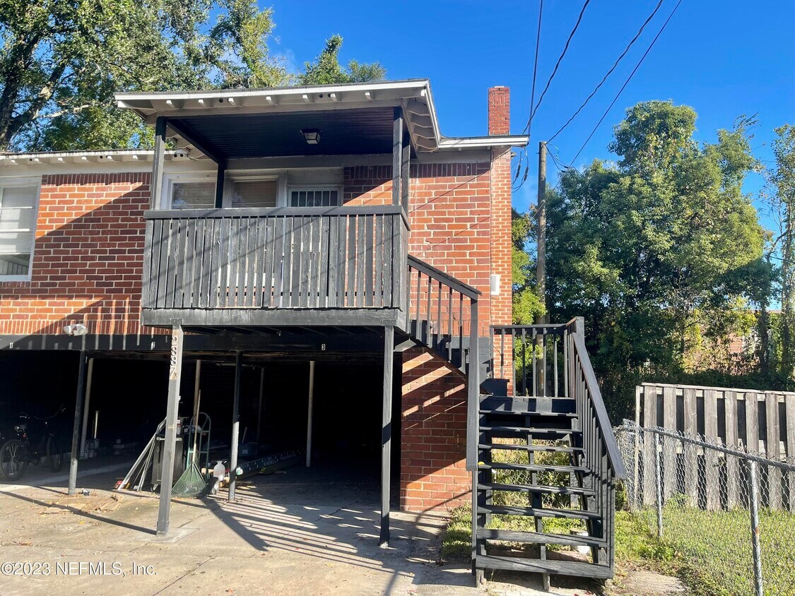 Primary Photo - 2887 College St
