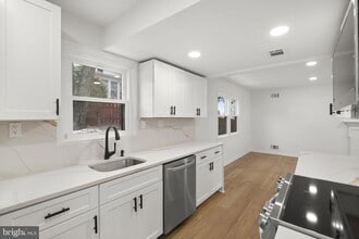 Building Photo - 2339 N Powhatan St