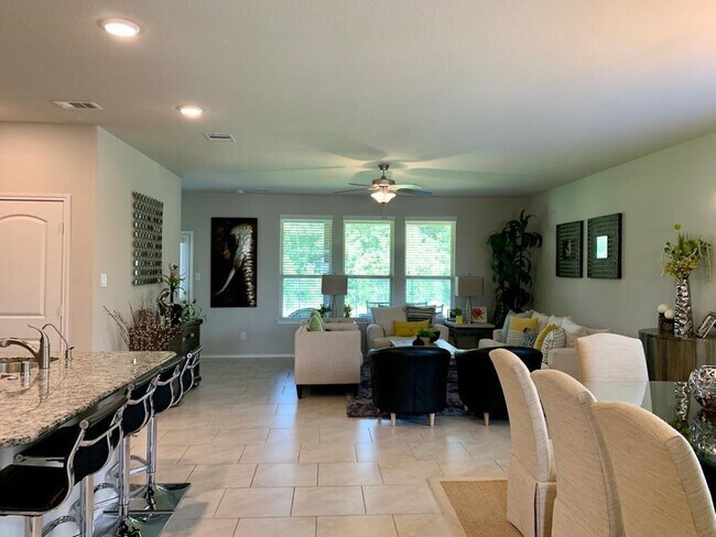 Foto del edificio - 24207 Oakdale Hls