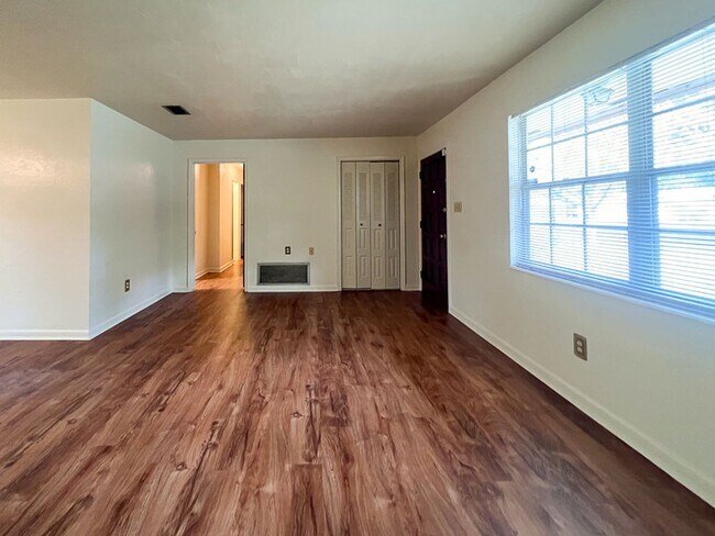 Foto del edificio - 3BR/2BA House in Northwood Pines - availab...