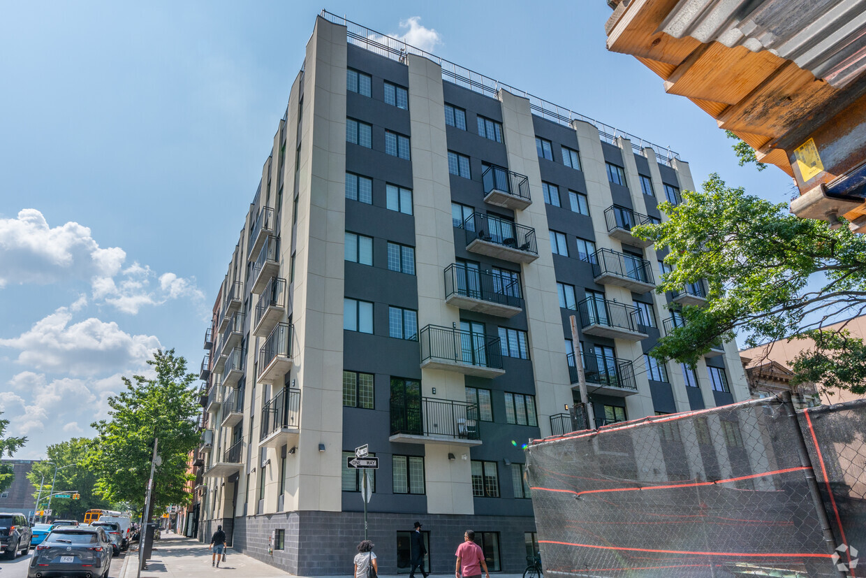 Building Photo - 88 Tompkins Ave