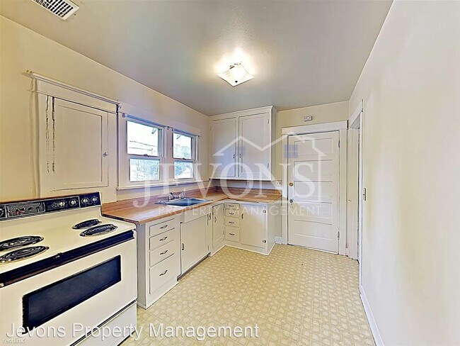 Building Photo - 2 br, 1 bath House - 215 Tieton Ave