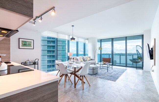 Foto del edificio - 650 NE 32nd St