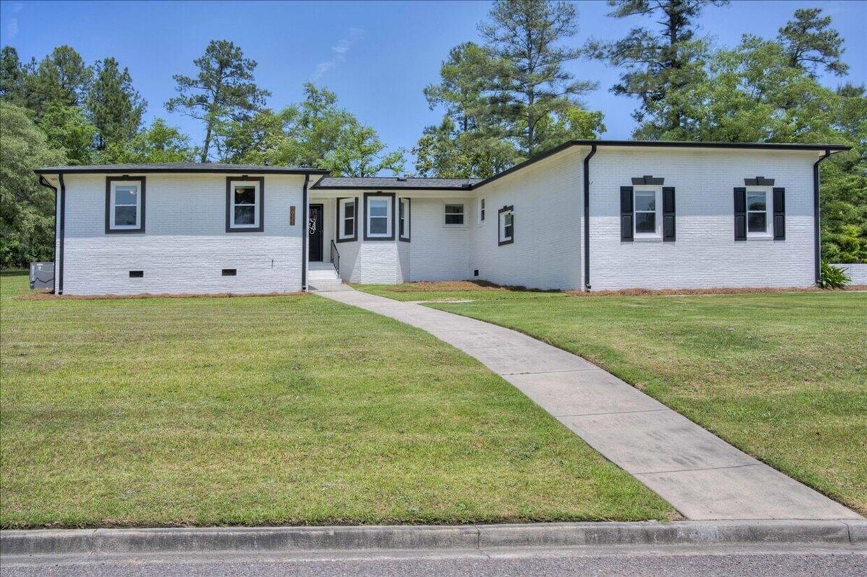 Primary Photo - Beautiful Brick Ranch!