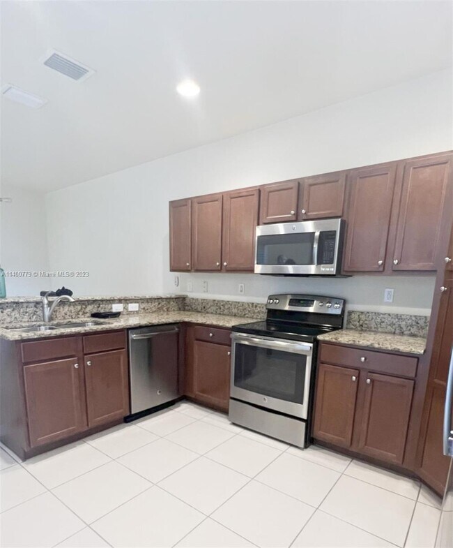 Building Photo - 9320 SW 171st Ct
