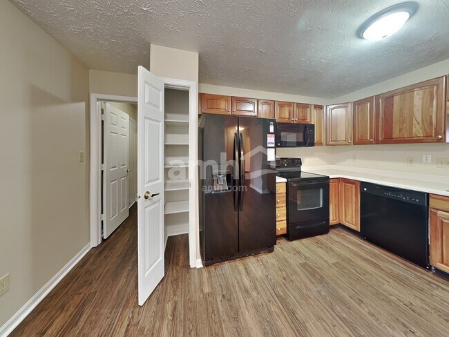 Foto del edificio - 10684 Summerwood Ln