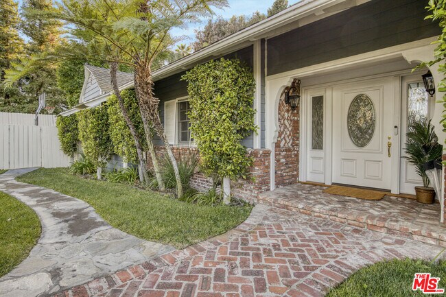 Foto del edificio - 3690 Crownridge Dr