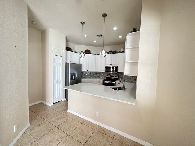 Building Photo - 5542 Boynton Gardens Dr