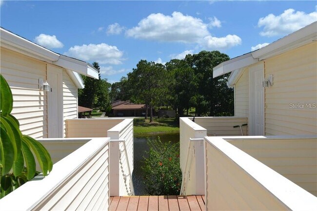 Foto del edificio - 137 Hunter Lake Dr