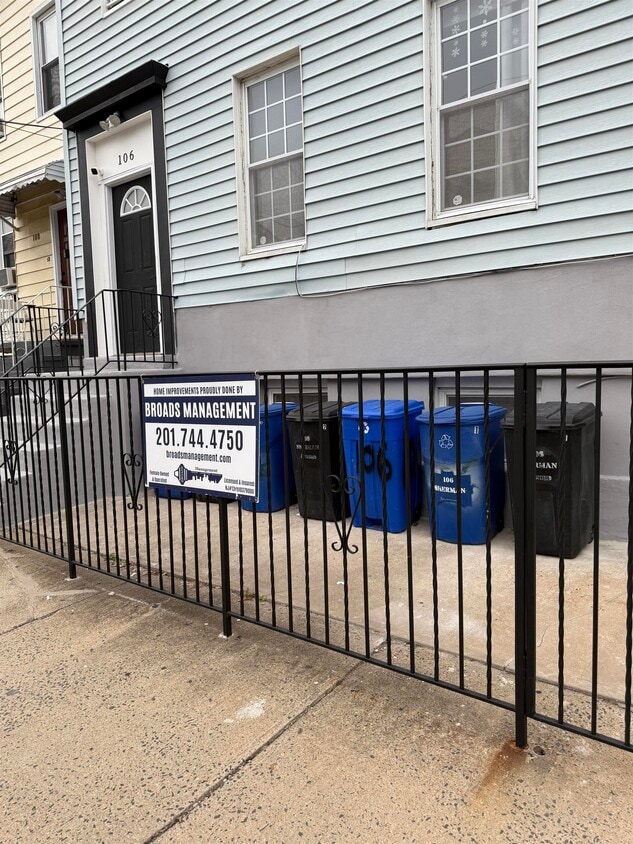 Foto principal - 106 Sherman Ave