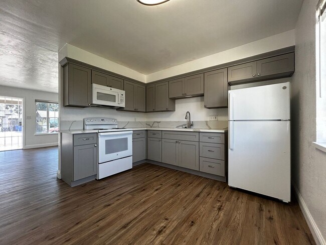 Building Photo - Newly remodeled duplex in Woodbridge!!