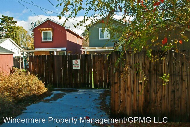 Building Photo - 2 br, 1.5 bath House - 1719 S. Robert St.
