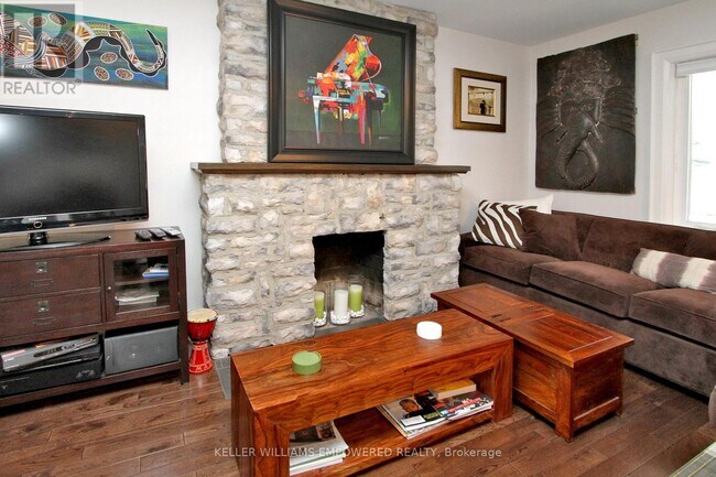 Photo du bâtiment - 51 Rawlinson Ave