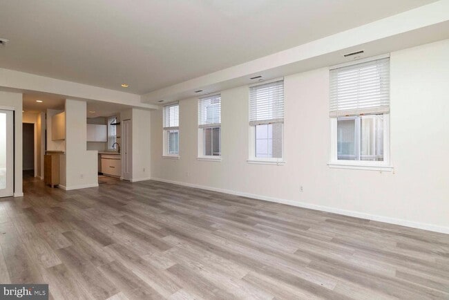 Building Photo - 102 Church St