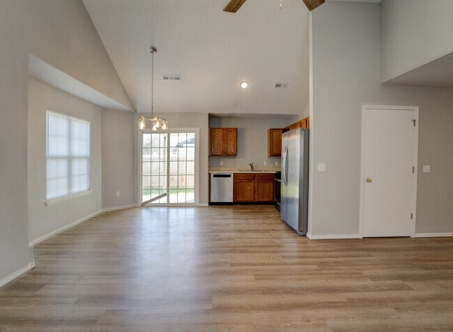 Foto del edificio - 344 Grant Springs Dr