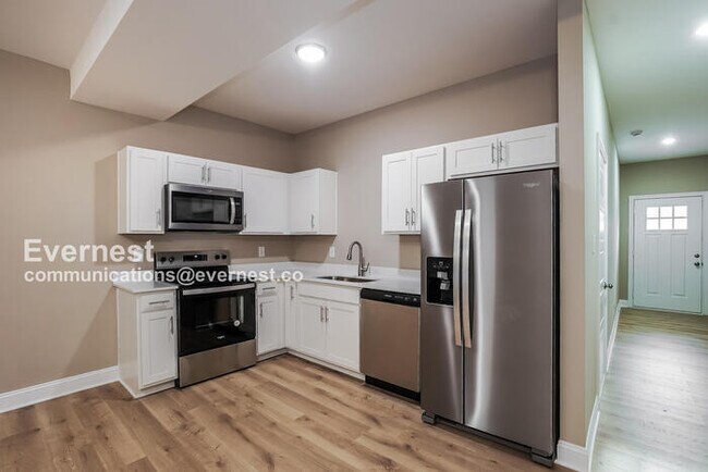 Foto del edificio - Lovely 2-Bedroom Townhome with Garage / Pe...