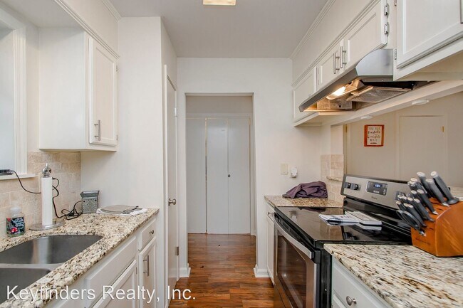 Building Photo - 2 br, 2.5 bath House - 4408 Stumberg Lane