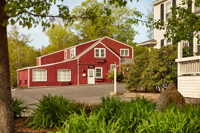 Building Photo - 780 Farmington Ave