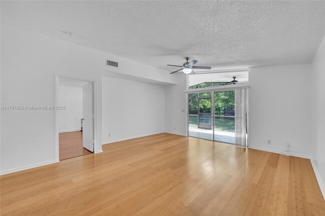 Foto del edificio - 616 Woodgate Cir