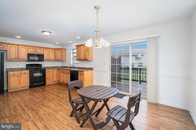 Foto del edificio - 6383 Creekbend Dr