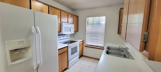 Foto del edificio - BRICK HOME NEAR HOSPTIAL AND CANNON ACCESS