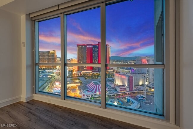 Building Photo - 2700 S Las Vegas Blvd