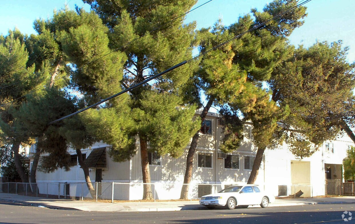 Primary Photo - 306 E Flora St