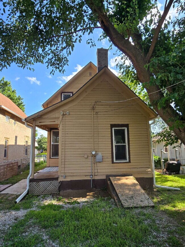 Foto del edificio - Charming 3-Bedroom Home Near Downtown – Av...