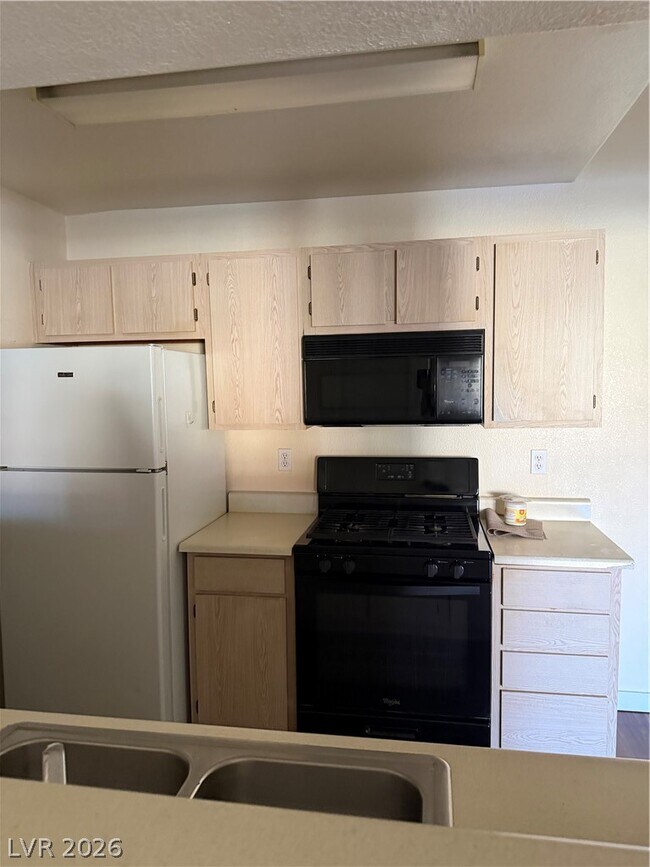 Building Photo - 7885 W Flamingo Rd