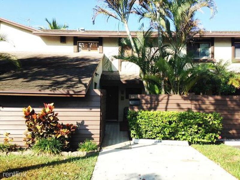 Primary Photo - 3 br, 2 bath Townhome - 7118 sw 105 ct