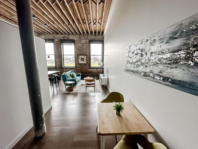 Foto del edificio - 604 W 4th St N