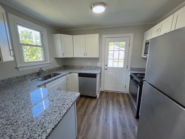 Building Photo - NORFOLK HOME W/ GARAGE IN NORFOLK FOR RENT!